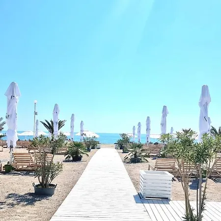 Sea La Vie Apartment Mamaia